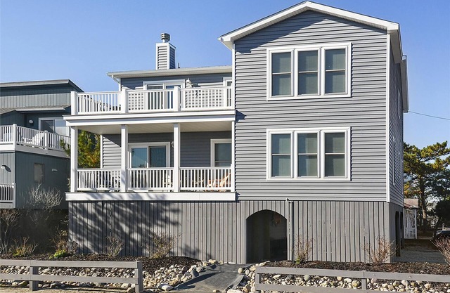Activities included up to $300 FREE PER WEEK! FREE DAILY ACTIVITIES & GREAT OCEAN VIEWS! You will enjoy the ocean views and breezes from the double decks of this lovely 6 bedroom home consisting of six bedrooms , 4 full bathrooms, open concept sty