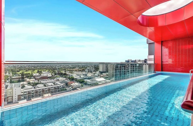 Adelaide Azure Scenic CBD Haven with Infinity Pool
