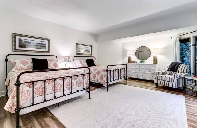 Adorable 1 Bed/1 Bath Resort Suite - Minutes to Beach!