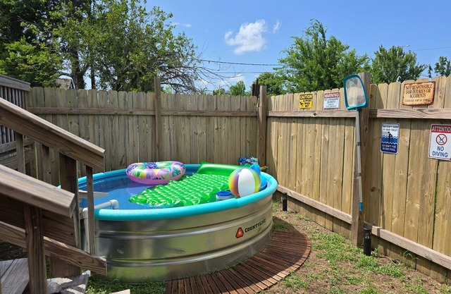 Adorable 3BR, Cowboy Pool & Porch in Mid-City, Adorable & Bright 3 BR in the heart of Mid-City!