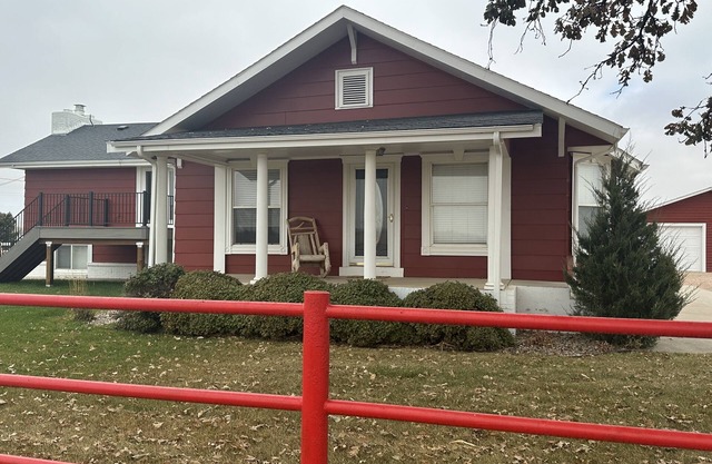 Adorable Farmhouse within steps of Double Check Arena!