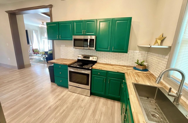 Adorable Gem in the Heart of Savannah!