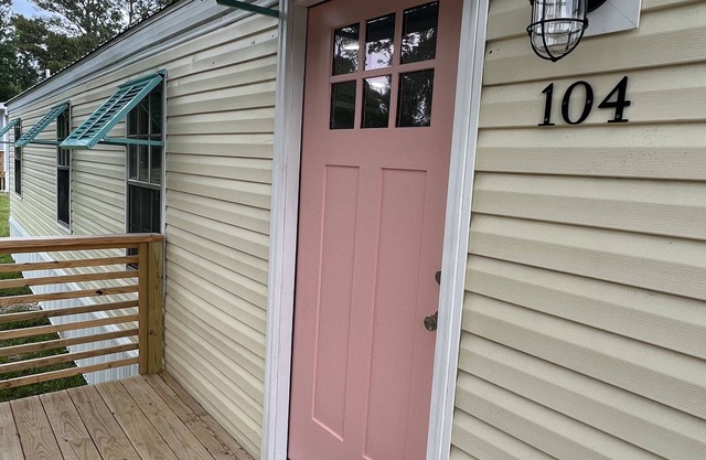 Adorable little Beach Getaway close to Surf City NC