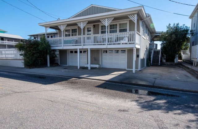 Adorable Oceanfront Cottage. Plan your trip to Paradise Island today!