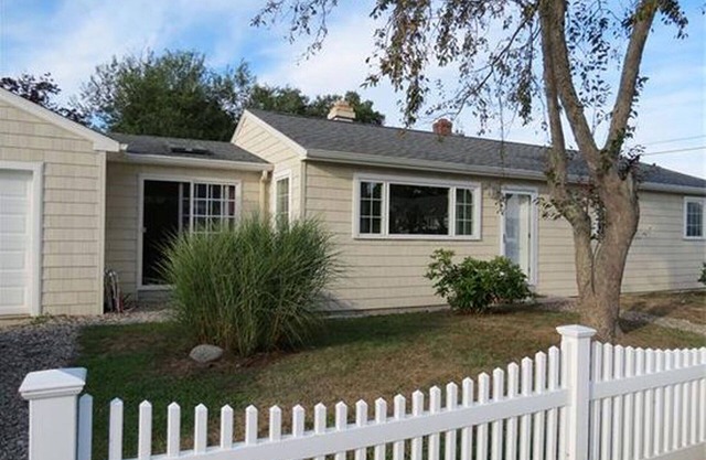 adorable ranch in beach community