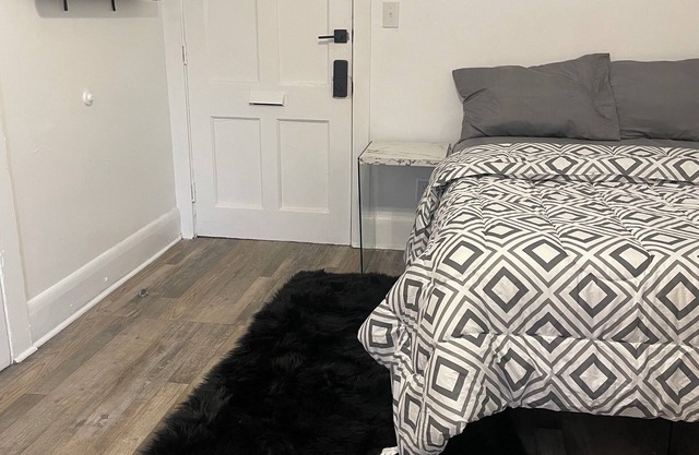 Adorable studio in Los Angeles near all the action