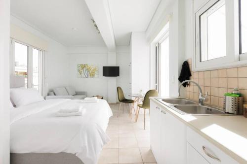 Adorable sunny studio with private balcony I