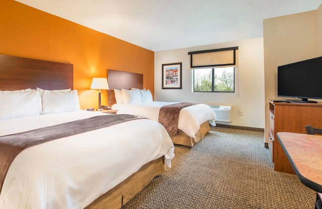 Adventure Awaits: Room with Kitchen Near Montana Landmarks!