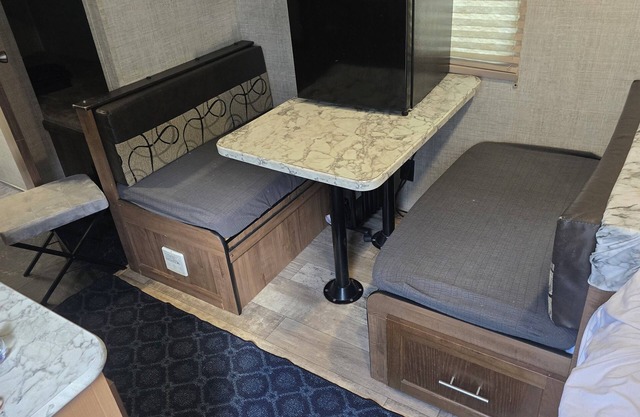 Adventurer, RV in delightful Atlanta with AC