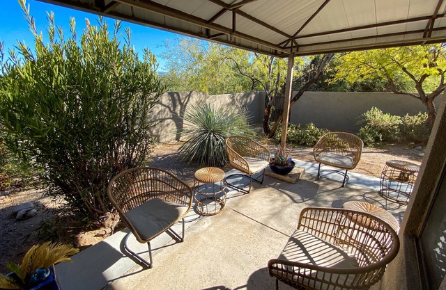 AFFLUENCE ABOUNDS ~ FOOTHILLS CONDO ~ SLEEPS 6