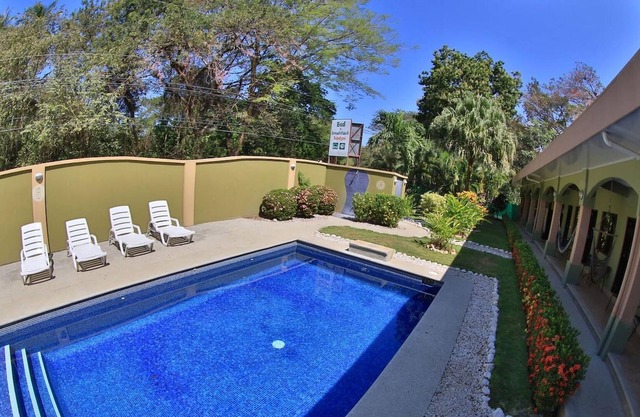 Affordable Comfort in a 2-bed Hotel Room in Potrero With Pool - TV and AC