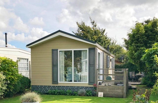 After a day at the beach or a visit to one of the villages or towns in the area, it is wonderful to come home to this 4-person chalet. Would you like to bring your dog? He is very welcome in this chalet!