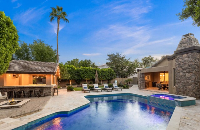 Agave - Paradise Valley & Biltmore area, luxury home and amazing pool, family friendly!