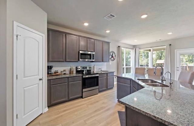Aggieland Lonestar Retreat!nLOCATION, LOCATION, Pet and Kid Friendly!