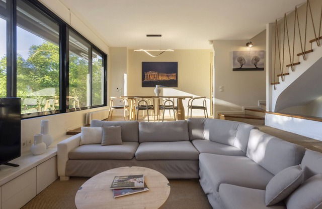 Agras 41·Spacious 3bdr Townhouse with Monumental V