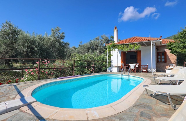 Agravlis comfortable country house with swim pool