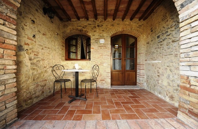 Agritourism Peschiera room Cantinetta prov. of Siena near San Gimignano