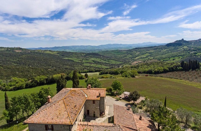 Agriturismo IL PODERUCCIO with breathtaking views of the Val d'Orcia