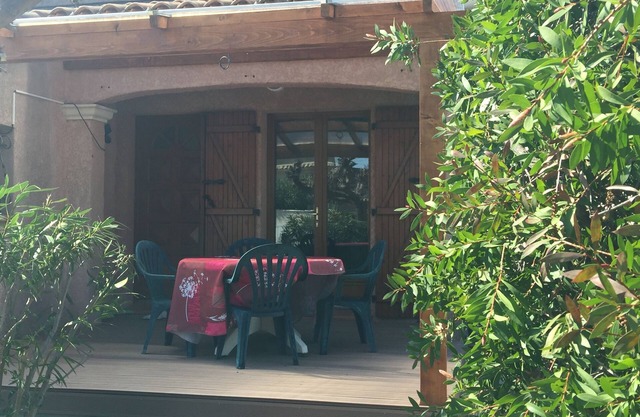 AIR-CONDITIONED VILLA IN LA LONDE LES MAURES (VAR) 5 MN FROM THE BEACHES