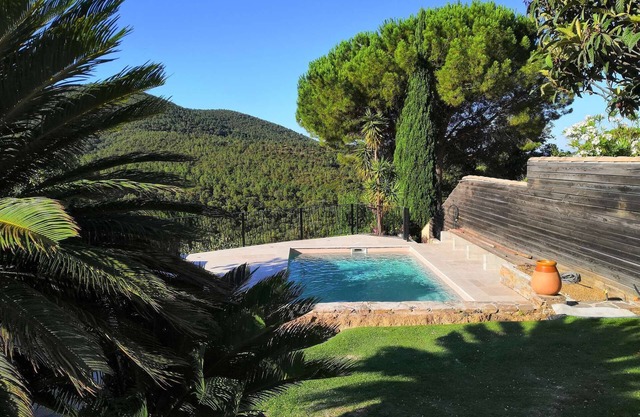 Air-conditioned Mazet with private pool for 8 people in La Londe-Les-Maures