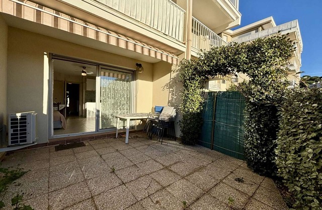 Air-conditioned studio with terrace and parking in Cavalaire-sur-Mer