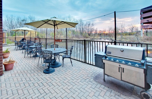 Air-Conditioned King Suite | Complimentary Breakfast