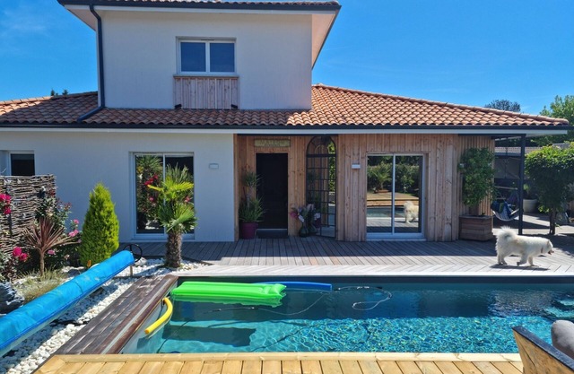Air-conditioned 4 bedroom villa in LEGE CAP FERRET