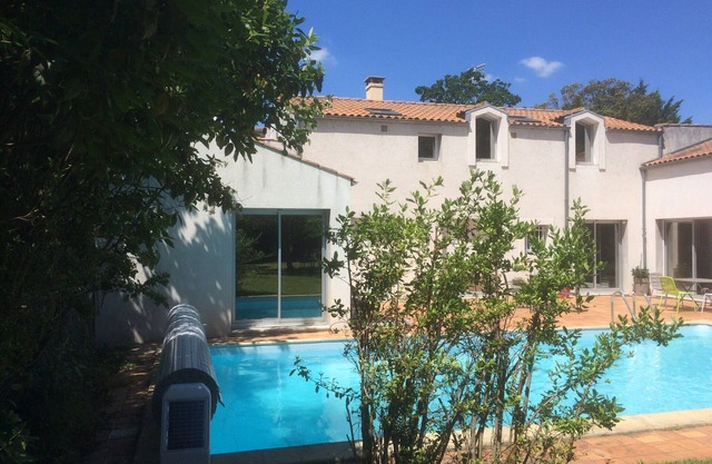 Air-conditioned house with pool in La Rochelle 12couchages well located