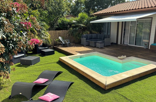 Air-conditioned wooden house, heated swimming pool, spa, internet and bicycles in a quiet location