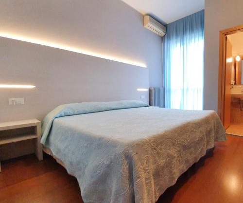 Air Hotel