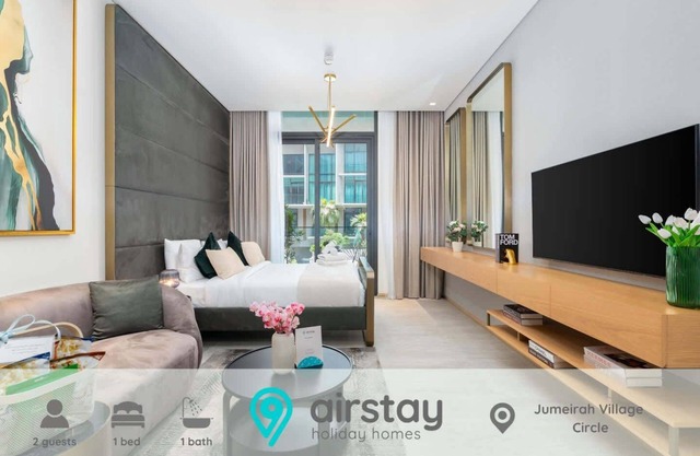 Airstay | Studio Retreat | Pool Views | JVC