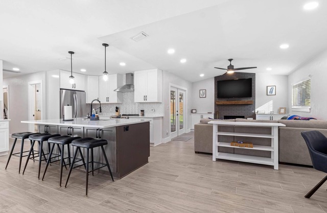 Airy, Spacious, Newly Renovated Home – Walk to UF!