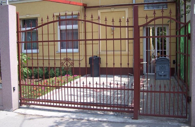Akacia Apartment - FREE INSIDE PARKING, 2 bedrooms, garden, next to centre