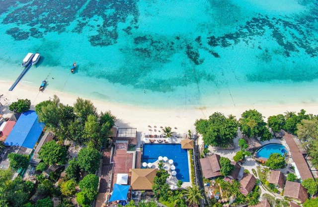 AKIRA Lipe Resort