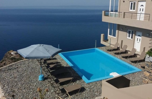 Akrotiri Apartments Sea View for 24 people