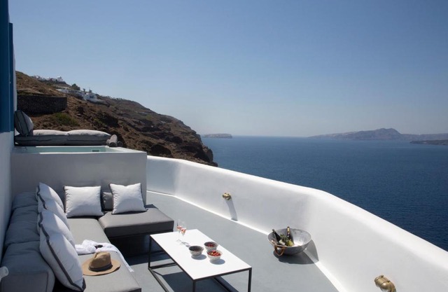 Akrotiri Cove