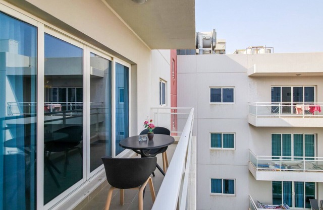 Al Reef Cozy 1BR with Pool and Serene Vibes