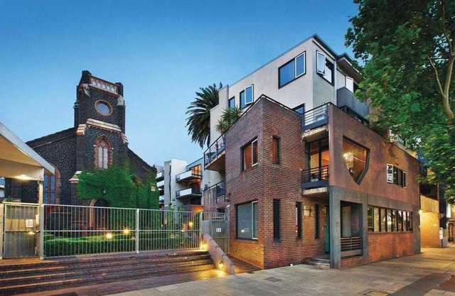 Alameda Apartment by Ready Set Stay - Linen, WIFI, Across from Albert Park Lake