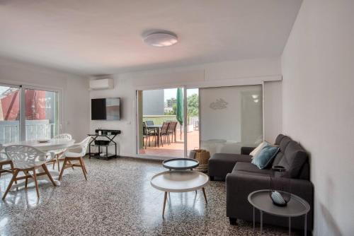 Albatros Apartament per 5 persones en ple centre amb gran terrassa i aparcament a 5 minuts de la Platja Gran