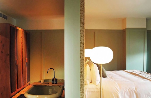 Albert Suite, The Albert | Pool, Lawn Games, A Few Walks to Main Street