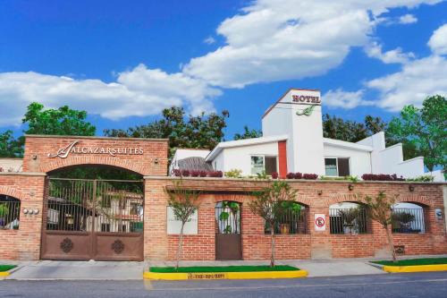 Alcazar Suites