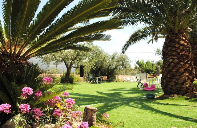 Alghero family-friendly villa 1km from the beach, WiFi, garden, playground
