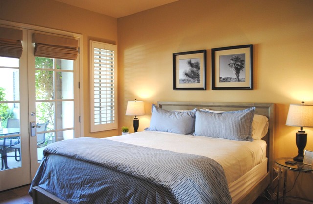 ALL 5-STAR REVIEWS! DOWNSTAIRS 2 BED/2 BATH LEGACY VILLAS CONDO