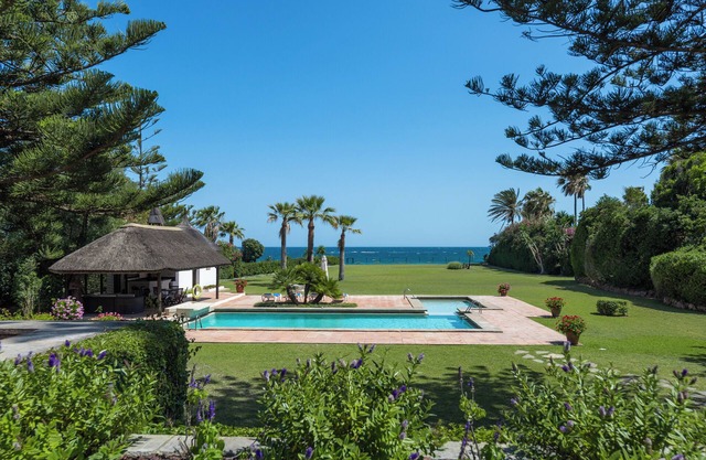 All About Villa La Sirena