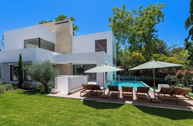 All About Villa Lavanda
