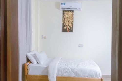 All-inclusive Studio Apt "12-Mins From Airport"