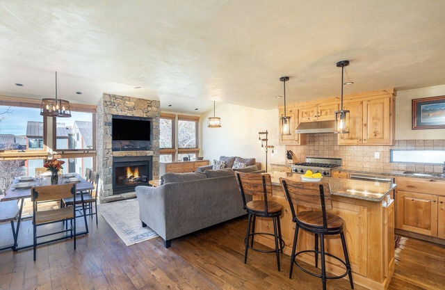All-Season Comfort Steps to River + Hot Tub Access