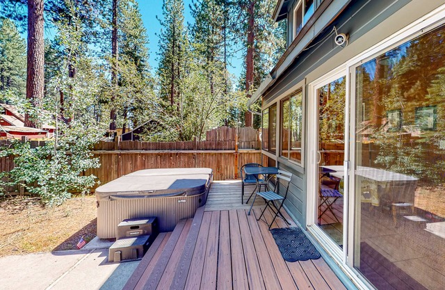 All-Season Getaway | Hot Tub & Backyard | Walk 2 Blocks to Lake & Restaurants