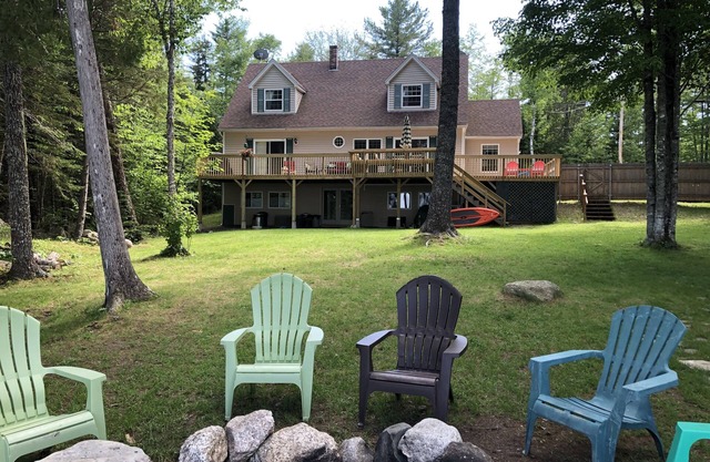All Season, WATERFRONT, family friendly, 7-bedroom vacation home on Toddy Pond