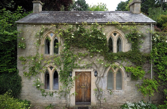 ALL SOULS COTTAGE, pet friendly in Eastleach, Cotswolds